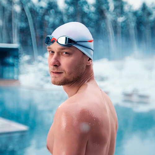 &laquo;Он&nbsp;ли?&raquo;: актер Юра Борисов плавает брасом на&nbsp;морозе&nbsp;&mdash; почему все шепчутся?