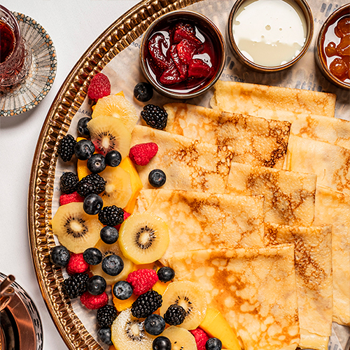 Едим не&nbsp;дома: датские блины, мексиканский карнавал, встреча весны по-японски и&nbsp;перуанские традиции&nbsp;&mdash; как московские рестораны празднуют Масленицу