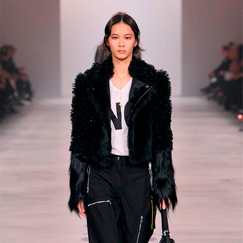 Style Notes: с&nbsp;чистого листа&nbsp;&mdash; Мария Грация Кьюри дебютировала в&nbsp;Fendi