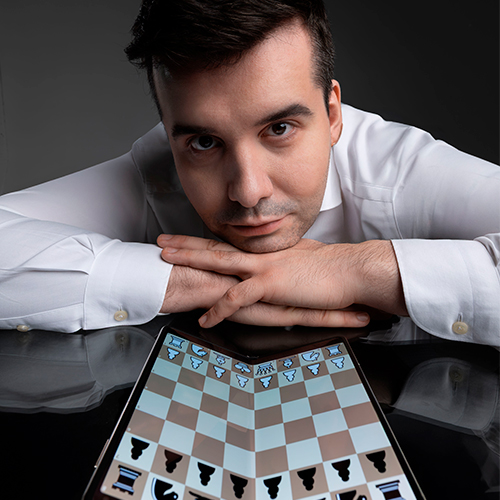 Posta Событие: Ян&nbsp;Непомнящий на&nbsp;первом в&nbsp;мире сеансе одновременной игры в&nbsp;шахматы на&nbsp;складных смартфонах HUAWEI Mate&nbsp;X7