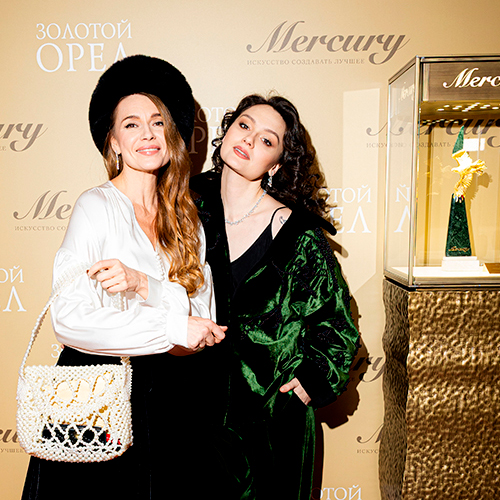 Фотоувеличение: бриллиантовые серьги Анны Чиповской, сотуар Екатерины Климовой и&nbsp;другие драгоценности звезд с&nbsp;&laquo;Золотого орла&raquo;