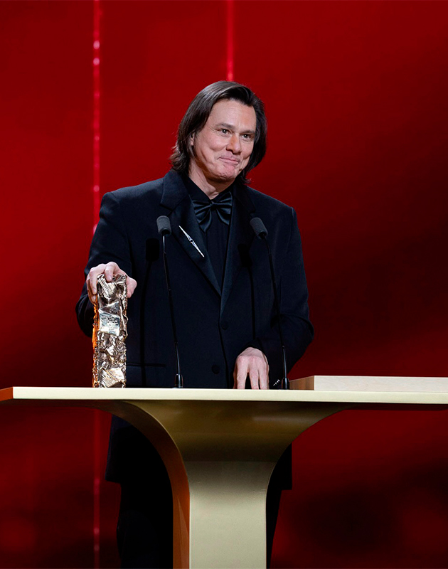 Джима Керри заменили клоном? Новая теория заговора взорвала соцсети после появления актера на премии «Сезар» в Париже