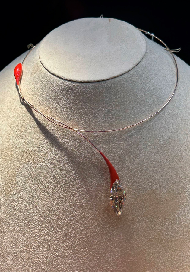 Роуз Бирн в колье Taffin