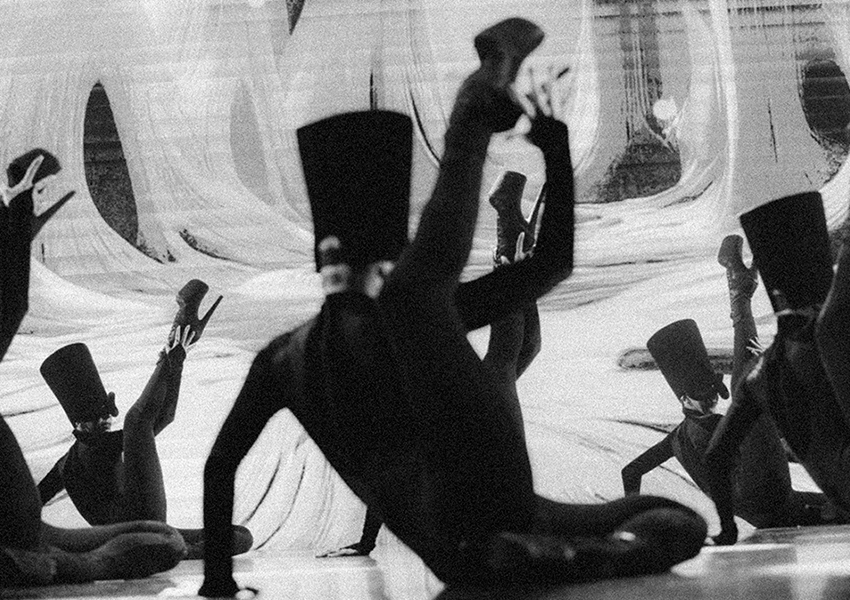 Новый спектакль «Мы из будущего»