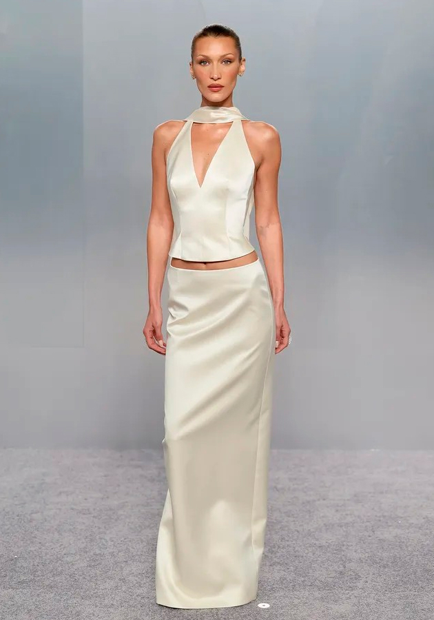 Белла Хадид в Prada (Фото: Dia Dipasupil, Vanity Fair) 