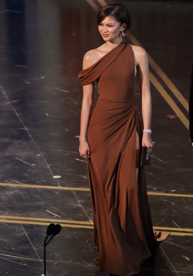 Зендея в Louis Vuitton