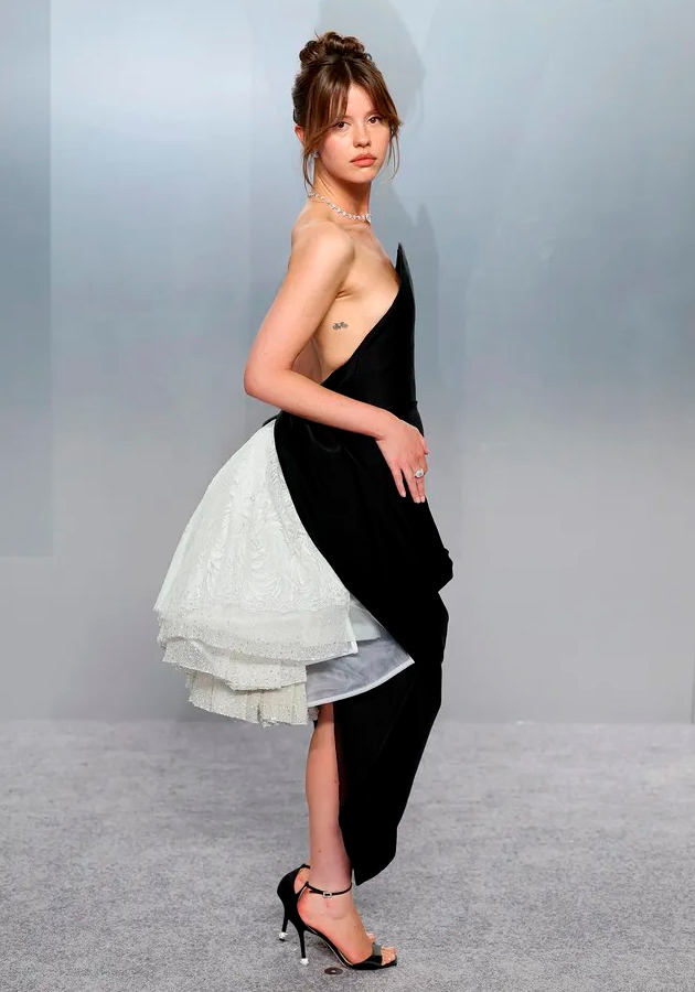 Миа Гот в Dior (Фото: Dia Dipasupil, Vanity Fair)