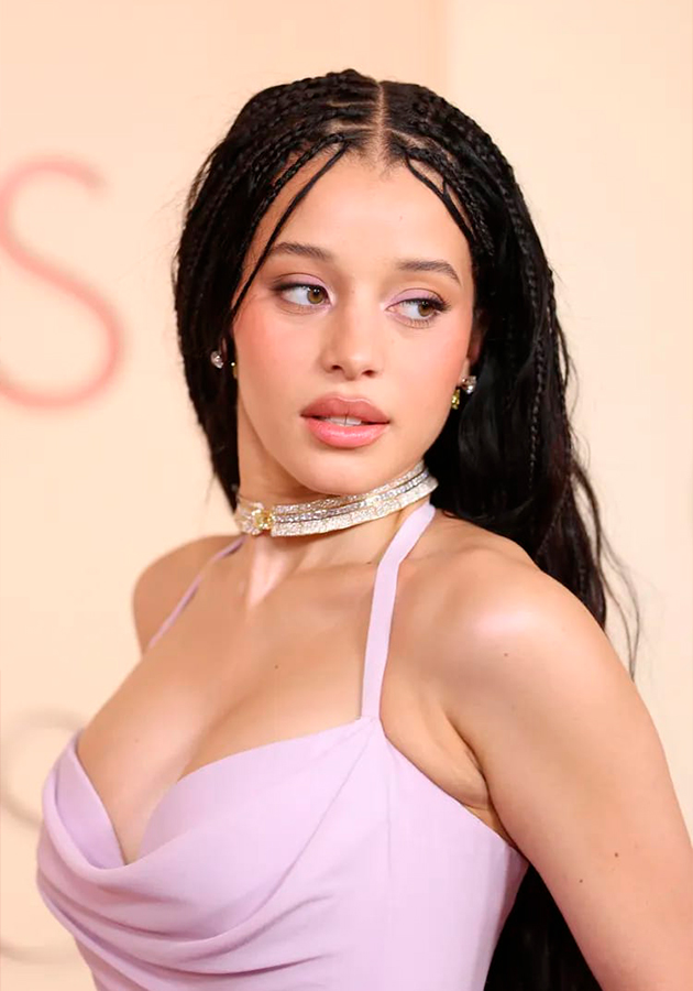 Чейз Инфинити в украшениях De Beers