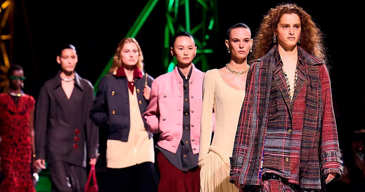 Матье Блази превратил Гран-Пале в стройплощадку для новой коллекции Chanel осень-зима 2026/27