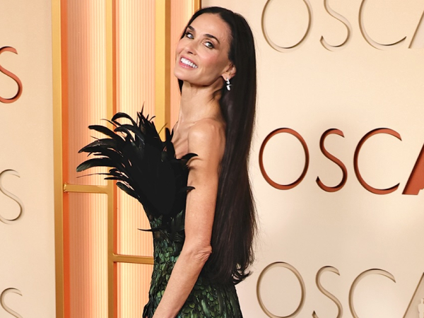 Перья, минимализм и&nbsp;немного ретро: лучшие образы с&nbsp;красной дорожки &laquo;Оскара-2026&raquo;