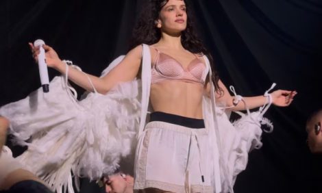 Сделано в&nbsp;России: концертные костюмы певицы Розалии от&nbsp;Daniil Antsiferov, обложка T&nbsp;Magazine с&nbsp;платьем YANINA Couture и&nbsp;Илья Мигмун, одевший Cardi&nbsp;B