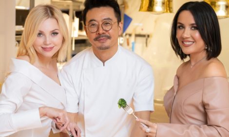 Главные по&nbsp;красоте: владелица &laquo;Сенсави&raquo; Юлия Карасева и&nbsp;дизайнер Адель Бикулова разбирают лайфхаки стройности&nbsp;&mdash; от&nbsp;ужина в&nbsp;ресторане до&nbsp;порции размером с&nbsp;ладонь