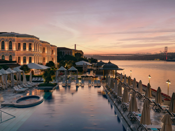 Гольф, медовый месяц, девичник или формат &laquo;только для взрослых&raquo;: Елена Томаева рассказывает, где отдыхать, чтобы увидеть нетривиальную Турцию