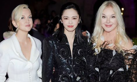 Posta. Travel <b><strong><em>In</em></strong></b>&nbsp;Style: звездное небо и&nbsp;сотни свечей&nbsp;&mdash; как прошел показ YANINA Couture в&nbsp;Китае