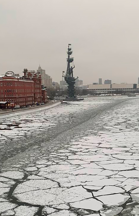 Москва Weekly: выставка &laquo;Под маской&raquo; в&nbsp;Музее русского импрессионизма, праздник тюльпанов в&nbsp;Аптекарском огороде и&nbsp;новый спектакль от&nbsp;Todes