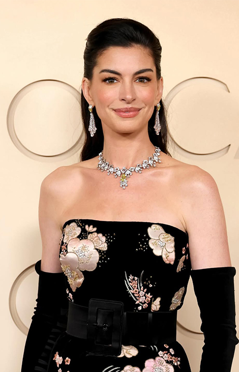 Фотоувеличение с&nbsp;Дианой Джанелли: разбираем лучшие ювелирные образы звезд с&nbsp;церемонии &laquo;Оскар-2026&raquo;