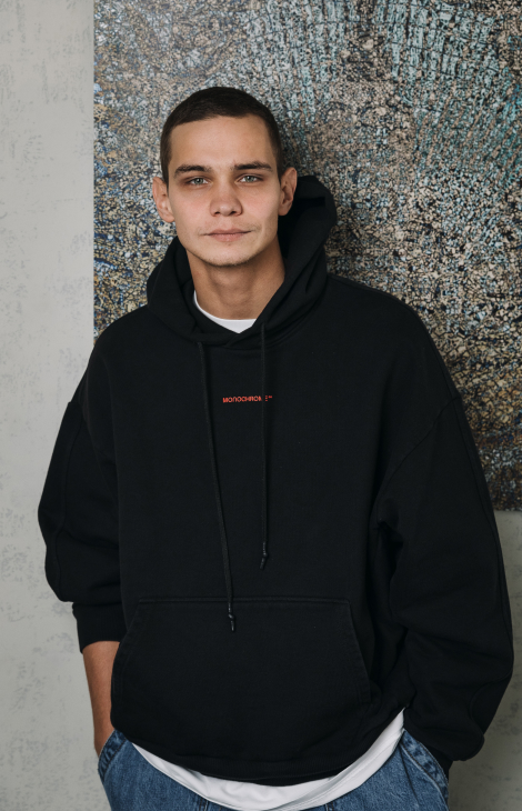 Встречный вопрос с&nbsp;Георгием Перадзе: звезда драмы &laquo;Красавица&raquo; Слава Копейкин&nbsp;&mdash; о&nbsp;капризах на&nbsp;площадке, &laquo;бандитском&raquo; амплуа и&nbsp;умении дарить цветы