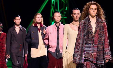 Модные хроники: архивы, авангард и&nbsp;новая муза&nbsp;&mdash; главное о&nbsp;новой коллекции Матье Блази для Chanel