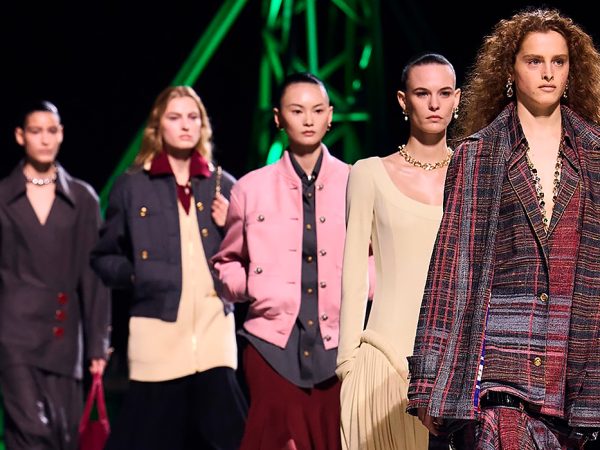 Модные хроники: архивы, авангард и&nbsp;новая муза&nbsp;&mdash; главное о&nbsp;новой коллекции Матье Блази для Chanel