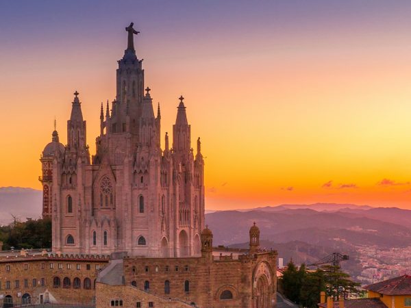 Дайджест путешественника: увеличение туристического налога в&nbsp;Барселоне, музей Альберто Джакометти в&nbsp;Париже и&nbsp;бесплатный Аэроэкспресс в&nbsp;Москве