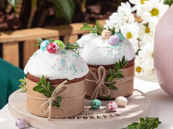 Едим не&nbsp;дома: Пасха в&nbsp;ресторанах Москвы&nbsp;&mdash; авторские панеттоне, куличи-матрешки и&nbsp;зефирные маки