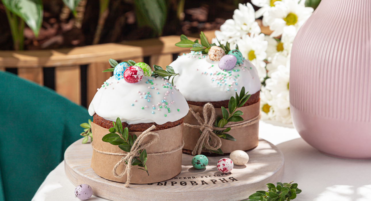 Едим не дома: Пасха в ресторанах Москвы — авторские панеттоне, куличи-матрешки и зефирные маки