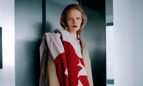 Мода. Дайджест недели: показ Schiaparelli в&nbsp;Париже, украшения с&nbsp;Байкала и&nbsp;коллаб бренда TELO с&nbsp;художницей Машей Янковской