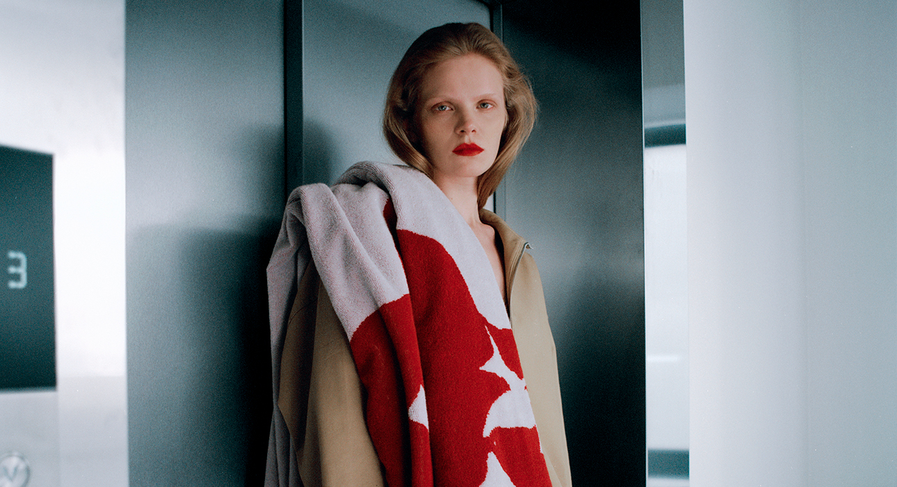 Мода. Дайджест недели: показ Schiaparelli в Париже, украшения с Байкала и коллаб бренда TELO с художницей Машей Янковской