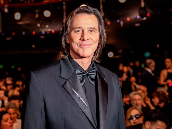 Джима Керри заменили клоном? Новая теория заговора взорвала соцсети после появления актера на&nbsp;премии &laquo;Сезар&raquo; в&nbsp;Париже