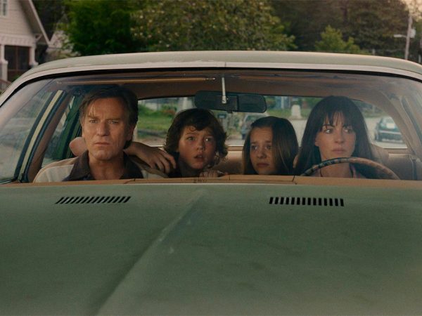 Энн Хэтэуэй и&nbsp;Юэн МакГрегор&nbsp;&mdash; в&nbsp;трейлере мистической драмы &laquo;Конец Дубовой улицы&raquo;