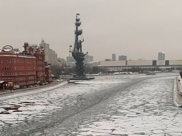 Москва Weekly: выставка &laquo;Под маской&raquo; в&nbsp;Музее русского импрессионизма, праздник тюльпанов в&nbsp;Аптекарском огороде и&nbsp;новый спектакль от&nbsp;Todes