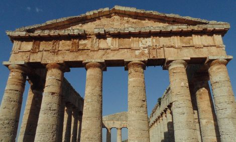 Дайджест путешественника: выставка работ Пьера Огюста Ренуара в&nbsp;Париже, фестиваль электронной музыки на&nbsp;Сицилии и&nbsp;поезд на&nbsp;Фудзи в&nbsp;Японии