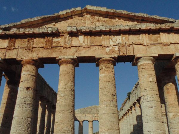 Дайджест путешественника: выставка работ Пьера Огюста Ренуара в&nbsp;Париже, фестиваль электронной музыки на&nbsp;Сицилии и&nbsp;поезд на&nbsp;Фудзи в&nbsp;Японии