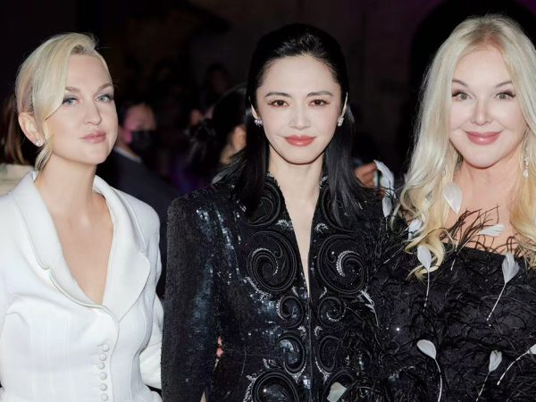 Posta. Travel <b><strong><em>In</em></strong></b>&nbsp;Style: звездное небо и&nbsp;сотни свечей&nbsp;&mdash; как прошел показ YANINA Couture в&nbsp;Китае