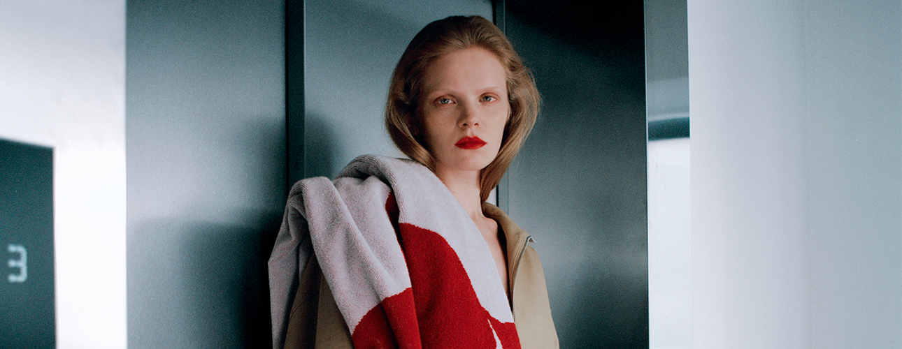 Мода. Дайджест недели: показ Schiaparelli в&nbsp;Париже, украшения с&nbsp;Байкала и&nbsp;коллаб бренда TELO с&nbsp;художницей Машей Янковской