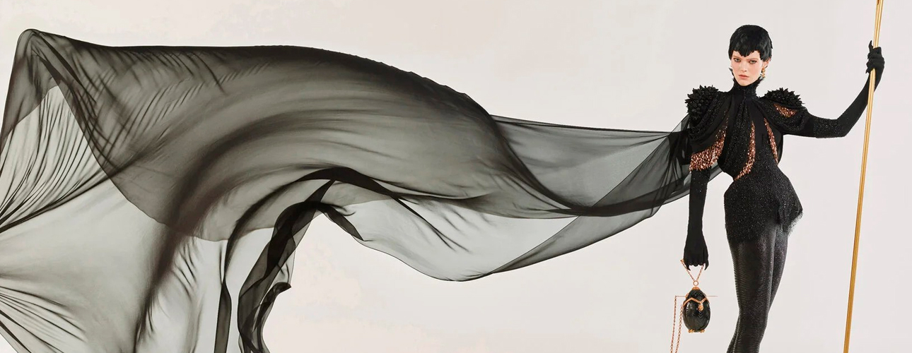 Мода. Дайджест недели: выставка Schiaparelli в&nbsp;Лондоне, Марго Робби в&nbsp;клипе Chanel, а&nbsp;также новые коллекции российских дизайнеров