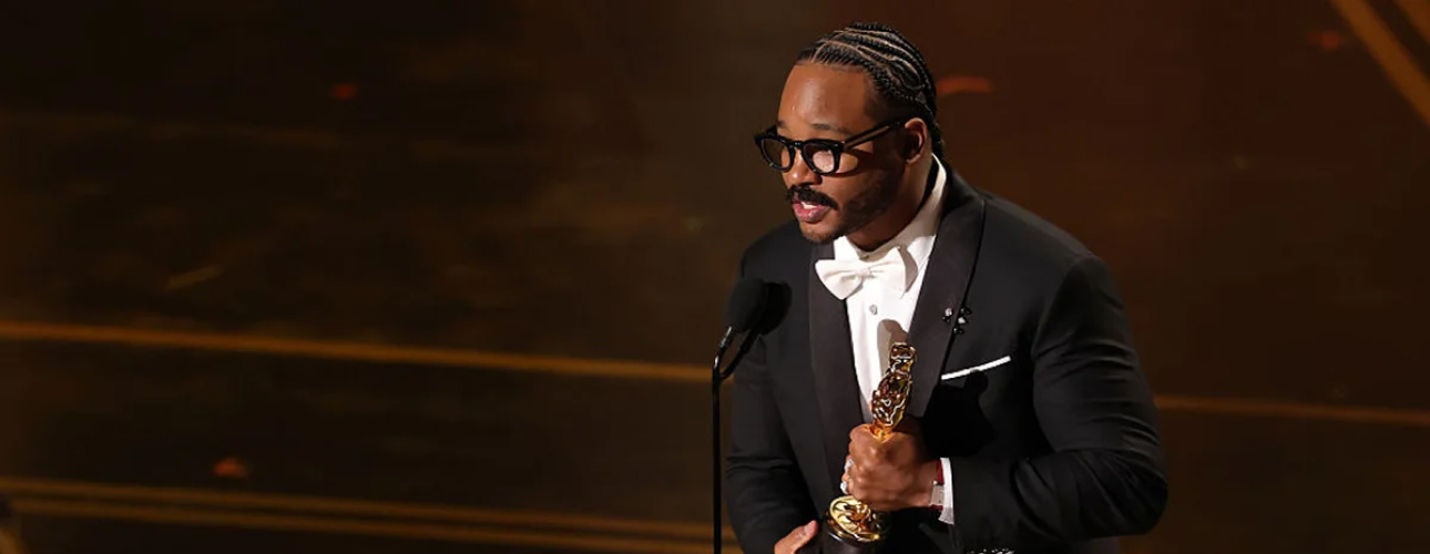 Киноночь с&nbsp;Андреем Перегудовым: &laquo;Грешники&raquo; Райана Куглера&nbsp;&mdash; ода черному искусству, которое переживет и&nbsp;вампиров, и&nbsp;расизм, и&nbsp;непонимание