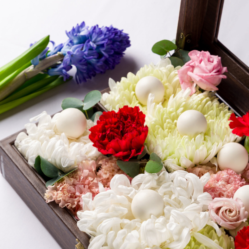 Едим не&nbsp;дома 8&nbsp;Марта: сюрпризы в&nbsp;кубике льда в&nbsp;Avero Mio, чемоданчик с&nbsp;конфетами в&nbsp;&laquo;Dr. Живаго&raquo; и&nbsp;девичник по-итальянски в&nbsp;Essenza by&nbsp;Mauro Panebianco