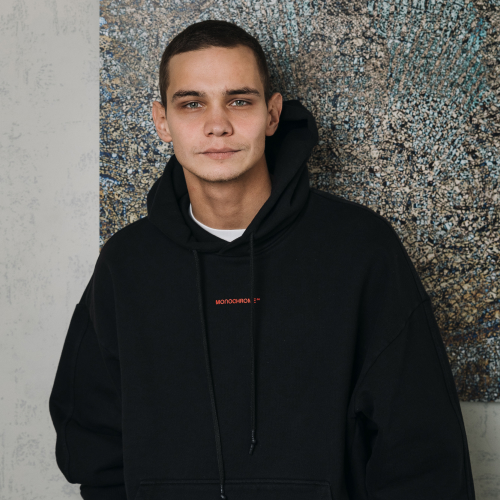 Встречный вопрос с&nbsp;Георгием Перадзе: звезда драмы &laquo;Красавица&raquo; Слава Копейкин&nbsp;&mdash; о&nbsp;капризах на&nbsp;площадке, &laquo;бандитском&raquo; амплуа и&nbsp;умении дарить цветы