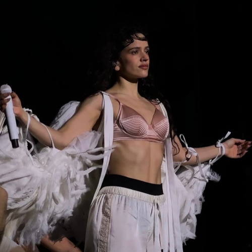 Сделано в&nbsp;России: концертные костюмы певицы Розалии от&nbsp;Daniil Antsiferov, обложка T&nbsp;Magazine с&nbsp;платьем YANINA Couture и&nbsp;Илья Мигмун, одевший Cardi&nbsp;B