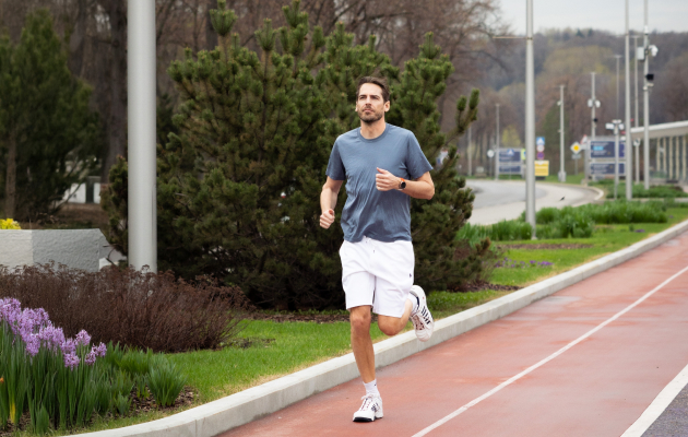Ян Кооманс и HUAWEI WATCH GT Runner 2