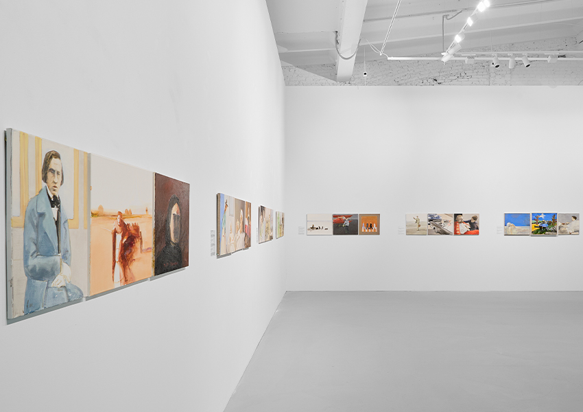 Экспозиция выставки Владимира Шинкарева «Жизнь удалась» в галерее pop/off/art. 2026 г.