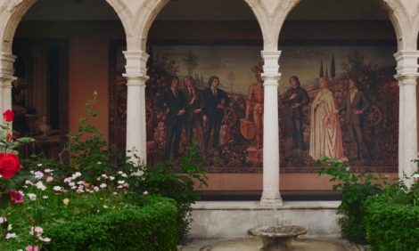 Gucci Memoria: история итальянского модного Дома в&nbsp;гобеленах и&nbsp;иммерсивных инсталляциях