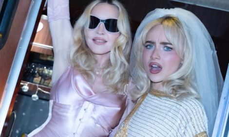&laquo;Будто во&nbsp;сне&raquo;: 67-летняя Мадонна выступила на&nbsp;Coachella вместе с&nbsp;Сабриной Карпентер