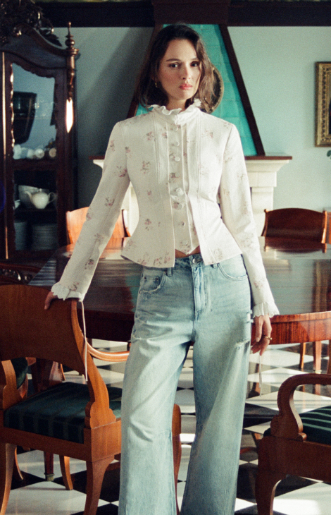 Мода. Хроники недели: смена руководства Dolce &amp;&nbsp;Gabbana, линия денима Ala&iuml;a, новый трек Леди Гаги Runway и&nbsp;свежая съемка Паулины Андреевой