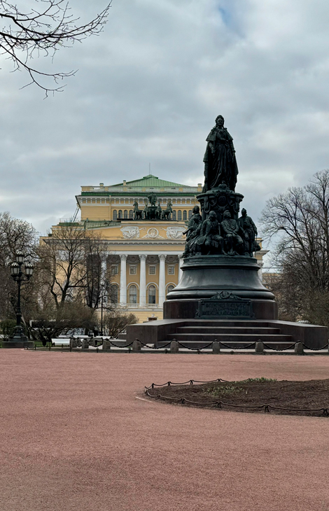 Питер Weekly: китайская акробатическая драма &laquo;Лебедь&raquo;, выставка &laquo;Вселенная в&nbsp;миниатюре&raquo; в&nbsp;Эрмитаже и&nbsp;новый ресторан Persimmon