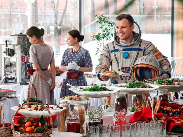 Едим не&nbsp;дома: День космонавтики в&nbsp;&laquo;Восходе&raquo;, сезон сморчков в&nbsp;Buono и&nbsp;автомобильная эстетика в&nbsp;LEPS Asia