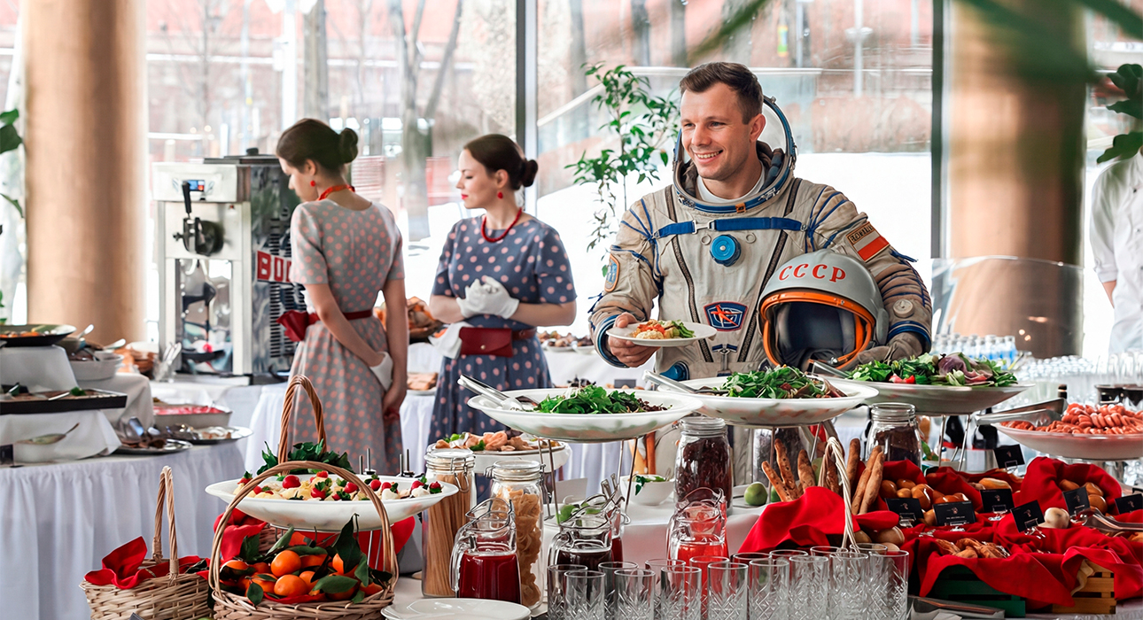 Едим не дома: День космонавтики в «Восходе», сезон сморчков в Buono и автомобильная эстетика в LEPS Asia
