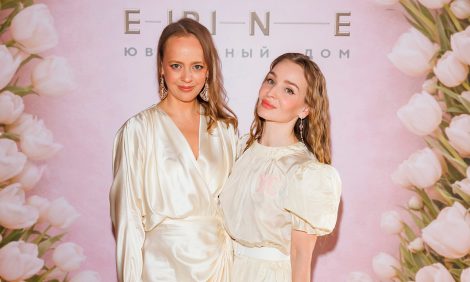 Светский бэкстейдж: Ирина Шамилова пригласила друзей ювелирного дома EIRINE на&nbsp;Пасхальный обед