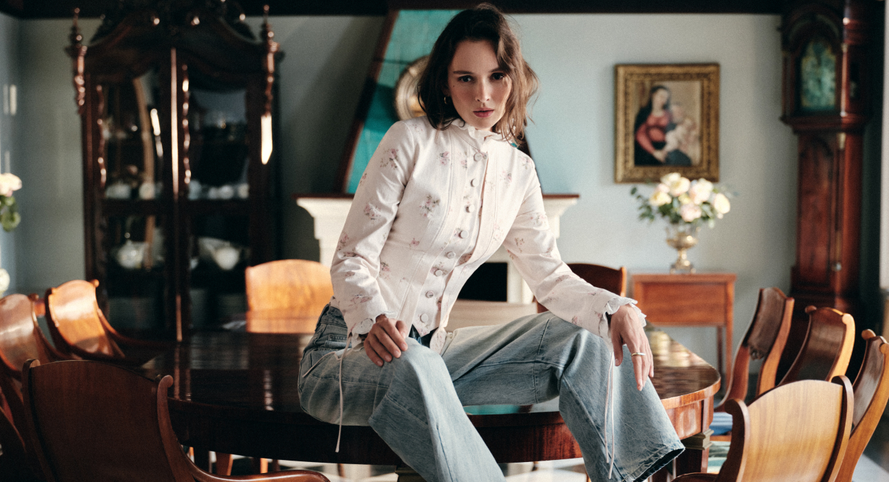 Мода. Хроники недели: смена руководства Dolce & Gabbana, линия денима Alaïa, новый трек Леди Гаги Runway и свежая съемка Паулины Андреевой